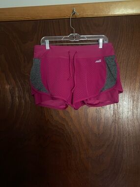 Avis women’s size large running shorts